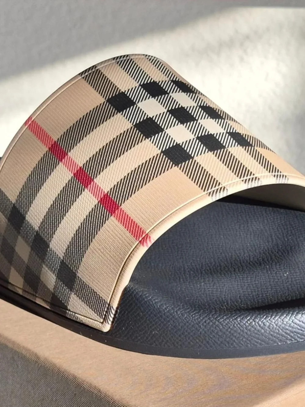 Size 11 Or 11.5 Beige Plaid Slide Sandals - Men